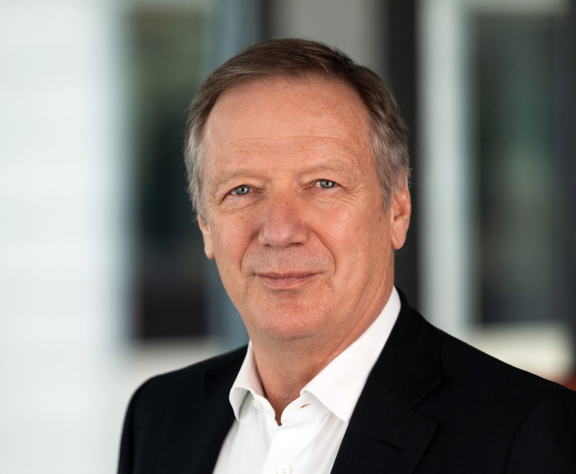 Herwig Bertelmann, Financial Advisor